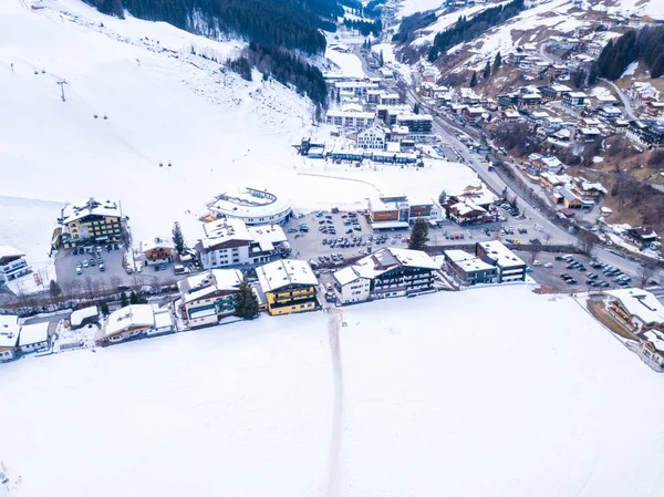 Luftaufnahme Des Wintersportortes Winterstadt Oder Dorf Den Alpen Mit Kleinen — Stockfoto