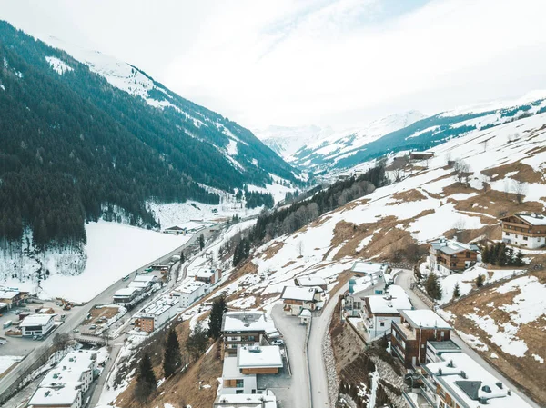 Kayak Tatil Kış Kasabası Veya Küçük Evler Açık Havuzu Kayak — Stok fotoğraf