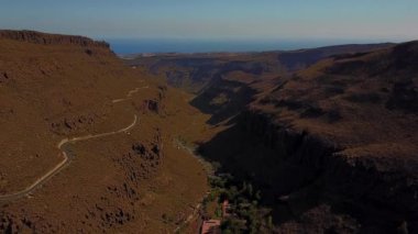 Büyük Kanyon tepeler ve sinematik çekim ile yukarıdan Dağları havadan görünümü