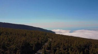 Tenerife Adası orman bulutların üzerinde hava görünümünü güzel doğa manzaralı
