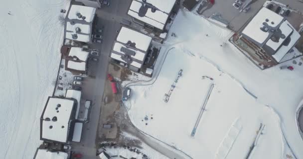 Prachtig Uitzicht Vanuit Lucht Het Oostenrijkse Kleine Winterstadje Midden Alpen — Stockvideo