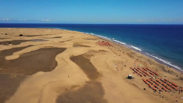 Luftaufnahme Der Wunderschönen Wüste Den Dünen Von Maspalomas Atlantik Auf — Stockvideo