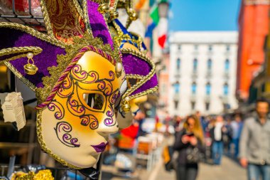 Venedik, İtalya. 10 Nisan 2018. Güzel karnaval maskesi Venedik