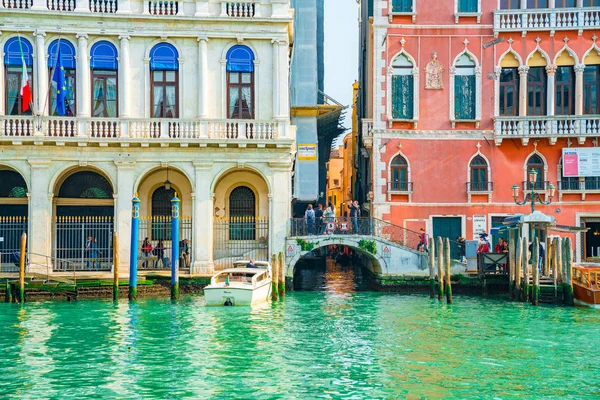 Venice Italy April 2018 Beautiful Venice Narrow Canals Many Classic — Stock Photo, Image