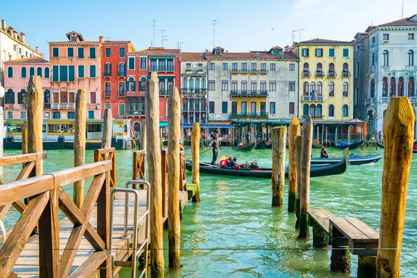 Venecia Italia Abril 2018 Hermosos Canales Estrechos Venecia Con Muchas — Foto de Stock