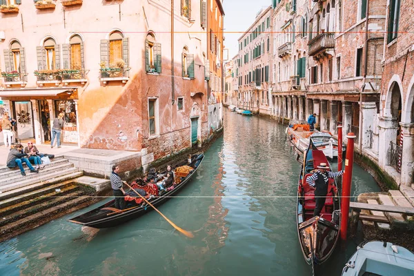 Venecia Italia Abril 2018 Hermosos Canales Estrechos Venecia Con Muchas — Foto de Stock