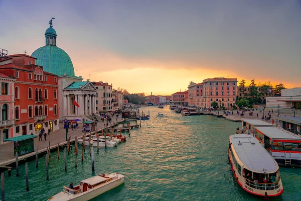 Venetië Italië April 2018 Prachtige Venetië Smalle Grachten Met Veel — Stockfoto
