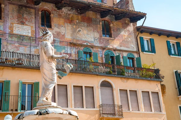 Verona Italië Mooie Standbeeld Van Dante Het Midden Van Oude — Stockfoto