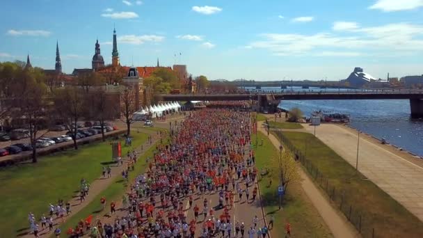 Luftaufnahme Vom Lattelecom Marathon 2017 Riga Lettland Menschen Rennen Durch — Stockvideo