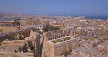 Eski sermaye şehir Valletta Malta'da Katedrali ve tarihi kent ile hava panorama görünümünü. Ada ülke, Avrupa Akdeniz.