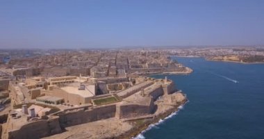 Eski sermaye şehir Valletta Malta'da Katedrali ve tarihi kent ile hava panorama görünümünü. Ada ülke, Avrupa Akdeniz. 