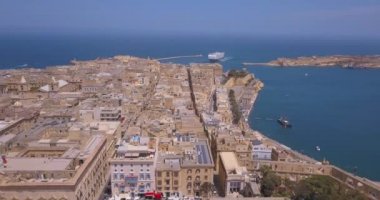Valetta, Malta ana katedralde hava görünümünü. Pek çok eski binalar ve Katolik Kilisesi Merkezi antik kenti üzerinde uçan. 