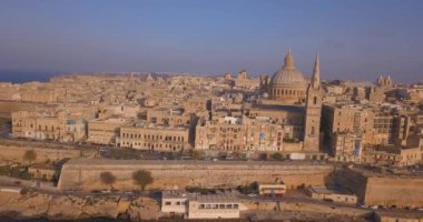 Eski sermaye şehir Valletta Malta'da Katedrali ve tarihi kent ile hava panorama görünümünü. Ada ülke, Avrupa Akdeniz.