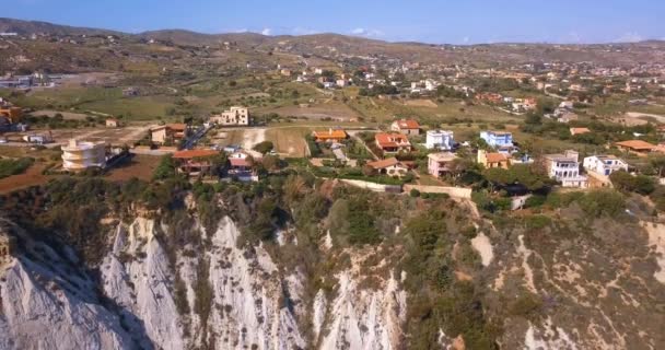 土耳其人的空中相片台阶在意大利 Scala Turchi 岩石峭壁在 Realmonte 海岸附近波尔图 Empedocle 南部西西里岛意大利它成为了受欢迎的旅游吸引力 — 图库视频影像