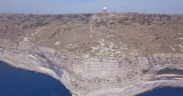 Flygfoto Över Malta Vilda Naturen Enorma Vita Klipporna Vid Norra — Stockvideo