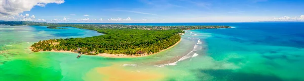 美丽的蓝色大海热带马尔代夫浪漫环礁岛天堂豪华度假村关于珊瑚礁 — 图库照片