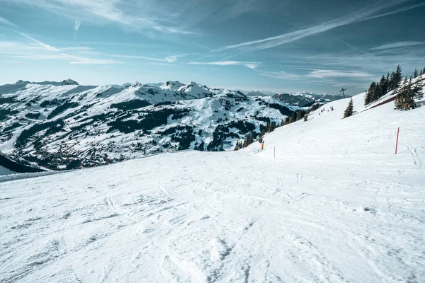 Montañas Alpinas Bajo Nieve Durante Invierno —  Fotos de Stock