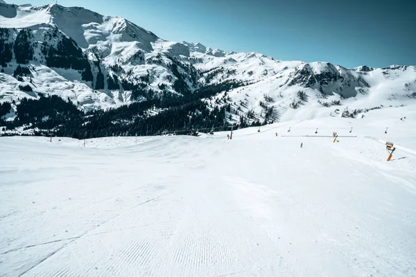 Montañas Alpinas Bajo Nieve Durante Invierno — Foto de Stock