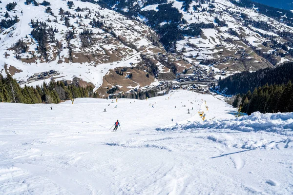 Alp Dağları Kış Boyunca Karın Altında — Stok fotoğraf