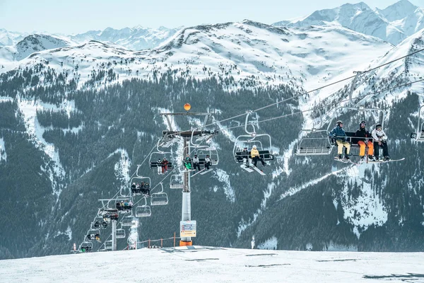 Davos Suíça Janeiro 2019 Elevador Esqui Montanha Com Assentos Passando — Fotografia de Stock