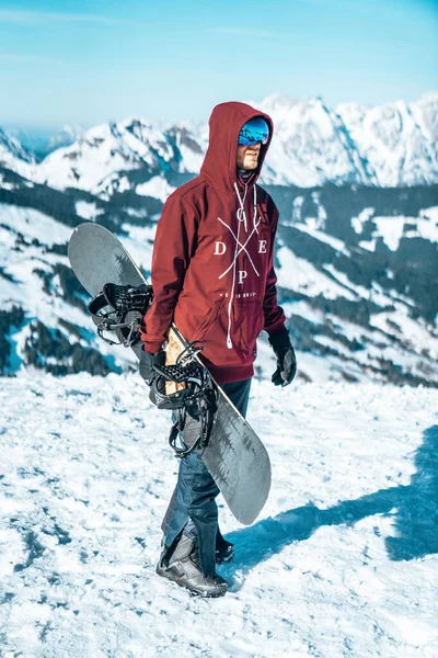 Saalbach Austria Marzo 2019 Joven Ropa Deportiva Con Snowboard Sus —  Fotos de Stock