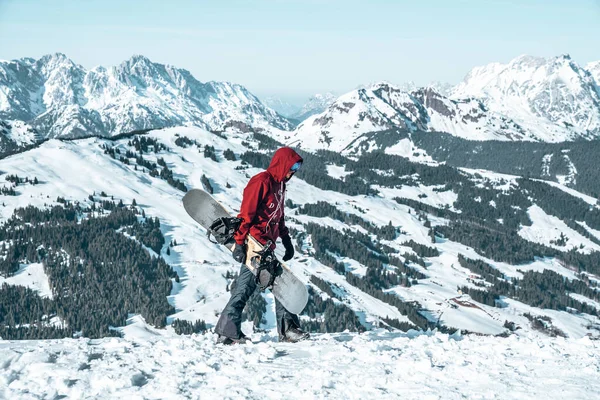 Saalbach Austria Marzo 2019 Giovane Abbigliamento Sportivo Fresco Con Snowboard — Foto Stock