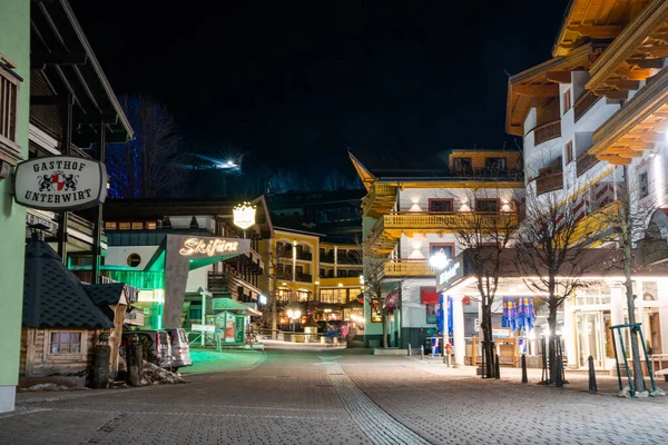 Saalbach Oostenrijk Maart 2019 Prachtig Wintersportdorp Nachts Met Gezellige Straatjes — Stockfoto