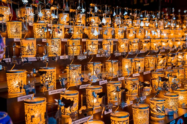 Belas Velas Natal Com Diferentes Símbolos Ornamentos Mercado Natal — Fotografia de Stock