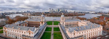 Greenwich, İngiltere 'deki Ulusal Denizcilik Müzesi' nin hava panoramik görüntüsü. Güzel Londra mimarisi.