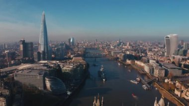 Londra'nın havadan panoramik şehir manzarası ve Thames Nehri manzarası, İngiltere, Birleşik Krallık