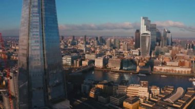 Londra'nın havadan panoramik şehir manzarası ve Thames Nehri manzarası, İngiltere, Birleşik Krallık