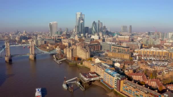 Establishing Aerial View Tower Bridge Shard Skyscraper London Skyline — Stok video
