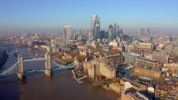 Establishing Aerial View Tower Bridge Shard Skyscraper London Skyline — Stockvideo