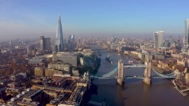 Establishing Aerial View Tower Bridge Shard Skyscraper London Skyline — Stockvideo