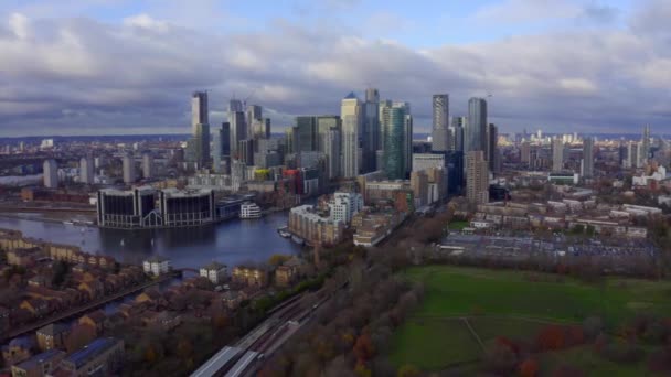 Панорамный Панорамный Вид Банк Кэнэри Уорф Ведущие Финансовые Районы Лондона — стоковое видео