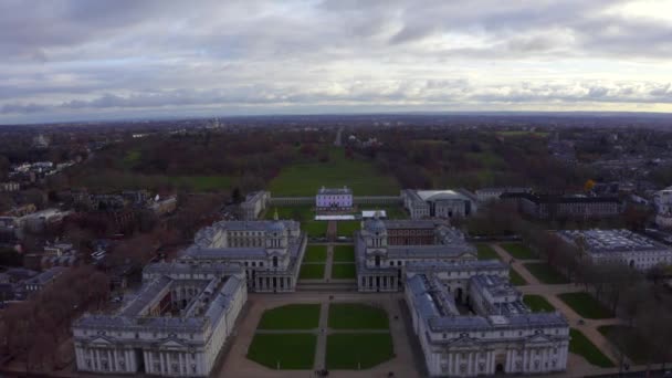 Luftaufnahme Des Nationalen Meeresmuseums Greenwich England Mit Einem Kanarienvogel Hintergrund — Stockvideo