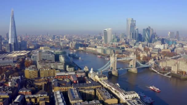 Tower Bridge London Storbritannien Vind Bryggans Öppning Engelska Klassiska Symbolerna — Stockvideo