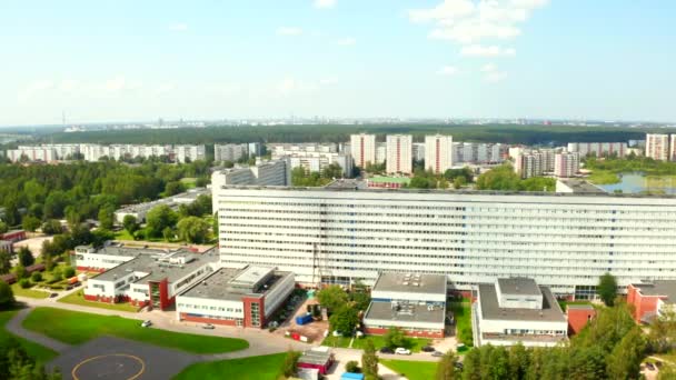 Повітряний Вид Латвійської Лікарні Величезна Біла Будівля Постросійському Стилі — стокове відео