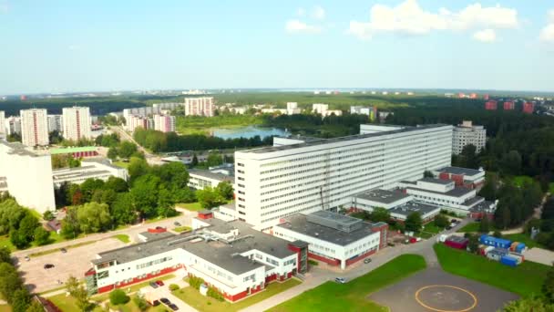 Vista Aérea Hospital Letão Edifício Branco Enorme Estilo Pós Russo — Vídeo de Stock