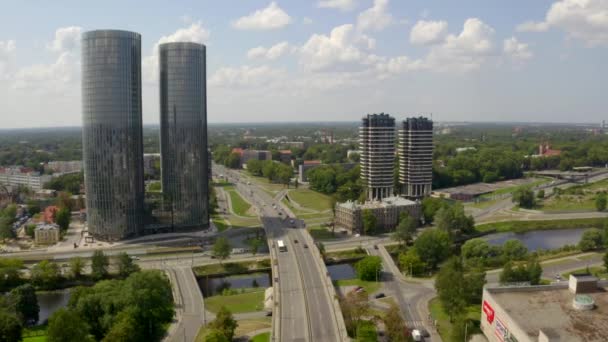 Bela Vista Panorâmica Aérea Cidade Riga Letônia Voando Sobre Parques — Vídeo de Stock