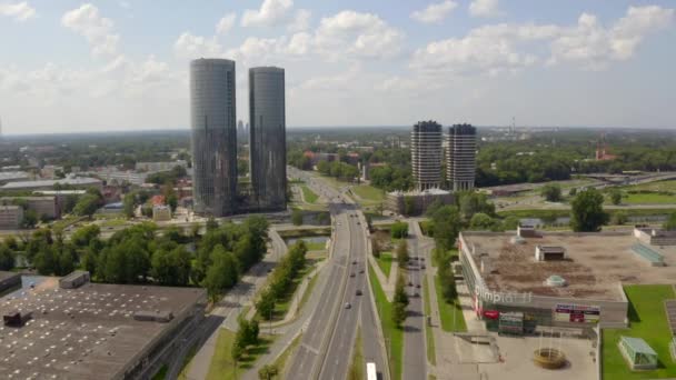 Gyönyörű Kilátás Nyílik Riga Város Lettországban Repülő Felett Zöld Parkok — Stock videók