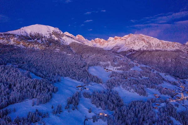 Bela Vista Panorâmica Das Montanhas Dolomitas Entardecer Durante Inverno Pôr — Fotografia de Stock