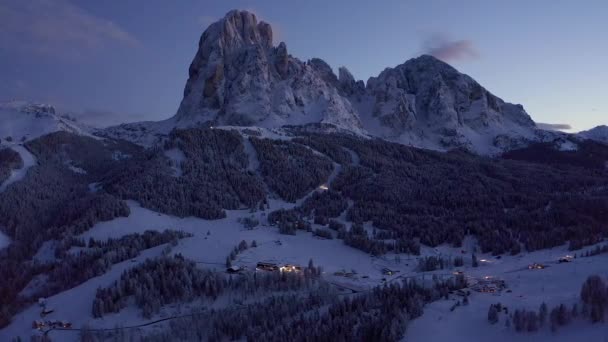 Voando Sobre Bela Estação Esqui Inverno Cidade Val Gardena Itália — Vídeo de Stock