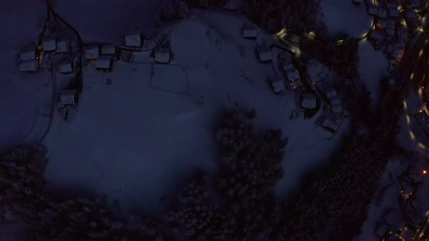 Fliegen Über Den Schönen Wintersportort Gröden Italien Dolomiten Der Abenddämmerung — Stockvideo