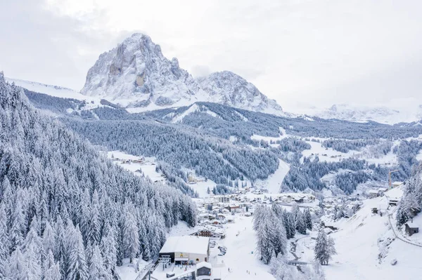 Slope Alpine Skiing Resort Val Gardena Italy Mighty Mountains Forest — Stockfoto