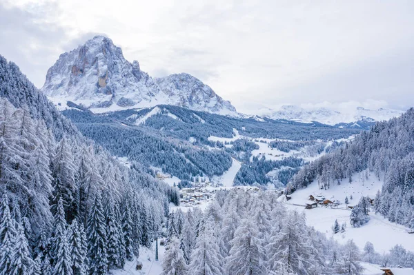 Slope Alpine Skiing Resort Val Gardena Italy Mighty Mountains Forest — Stockfoto