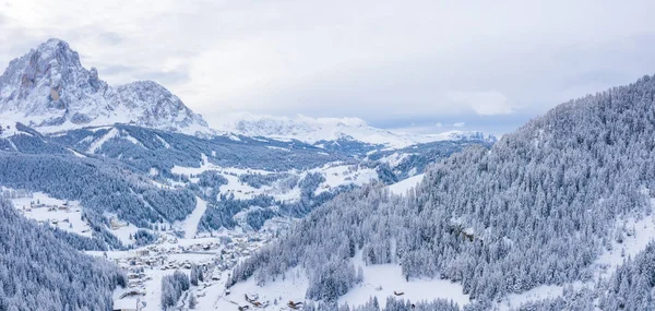 Slope Alpine Skiing Resort Val Gardena Italy Mighty Mountains Forest — Stockfoto