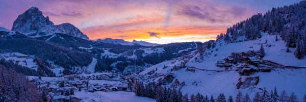 Pôr Sol Mágico Sobre Montanhas Dolomitas Alpes Italianos Perto Val — Fotografia de Stock