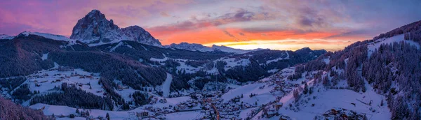 Pôr Sol Mágico Sobre Montanhas Dolomitas Alpes Italianos Perto Val — Fotografia de Stock