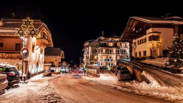 Nachtverval Van Nachtelijke Winterstad Val Gardena Skigebied Stad Italië Echte — Stockvideo